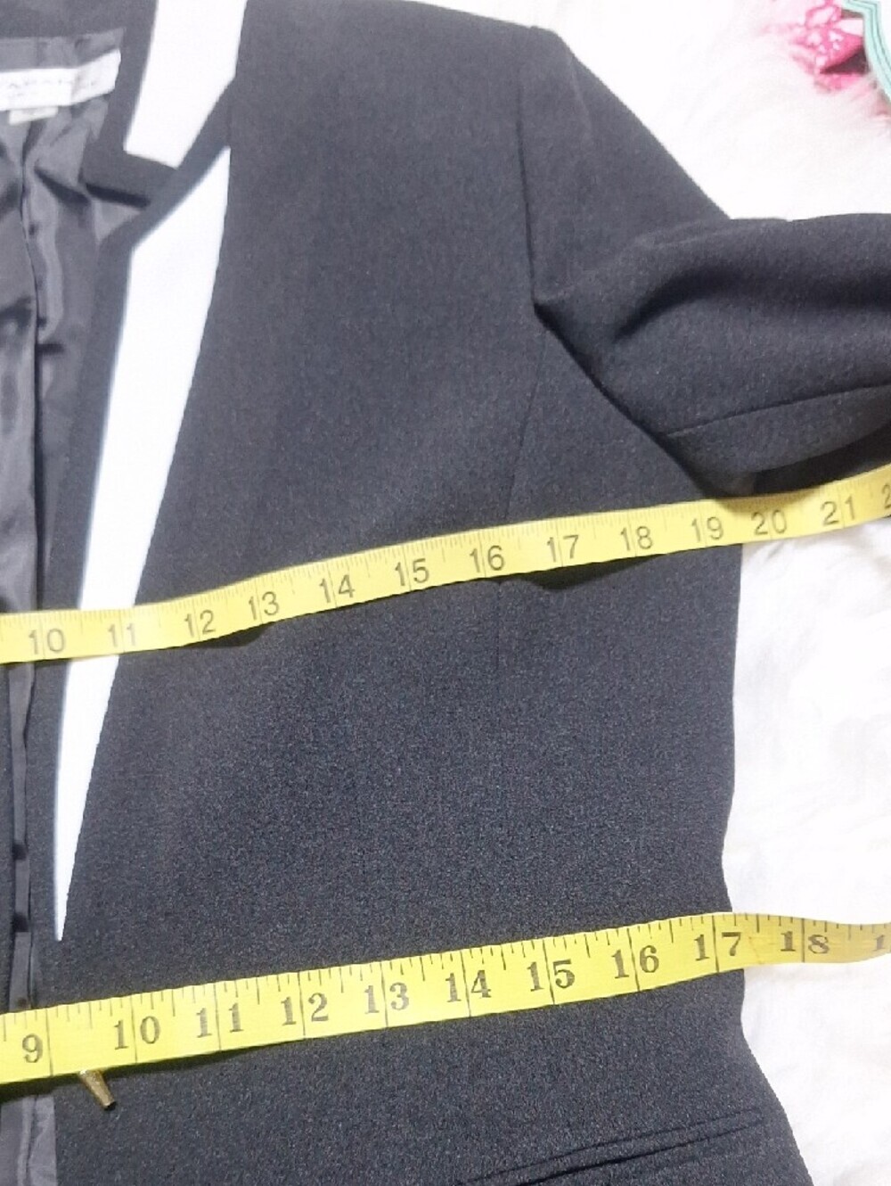 NWT Tahari Black Blazer with White Contrast Trim With Gold Closure - Picture 13 of 15